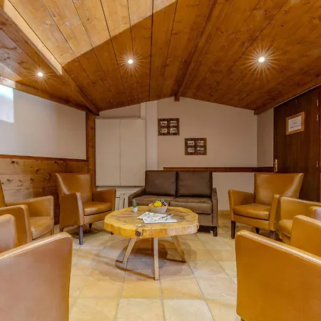 Daire Alpine W Balcony Near Slope Center Of